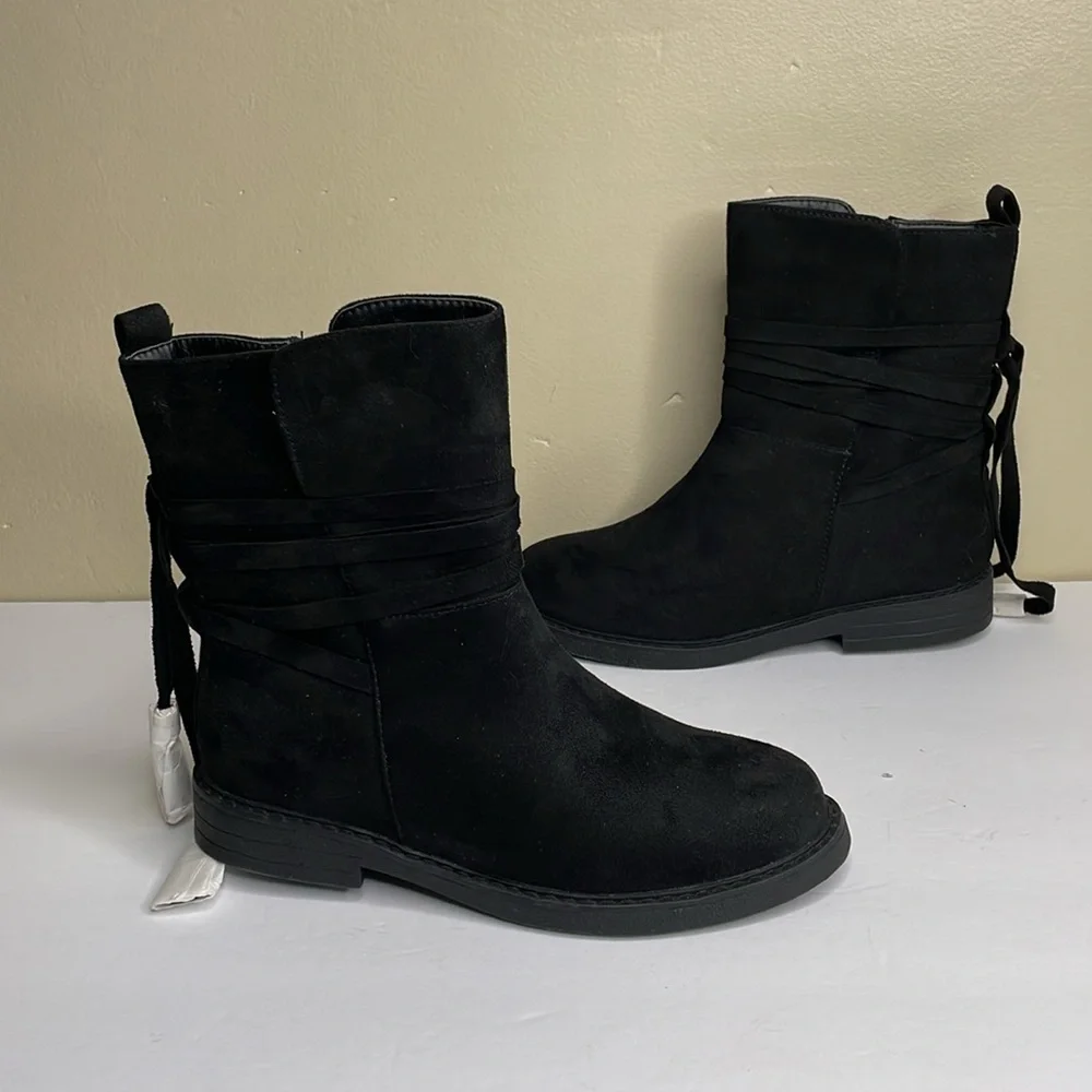 AMANDA BLU Ankle Boots KINGSTON Black Vegan Suede Side Zipper Tassel Detail 6